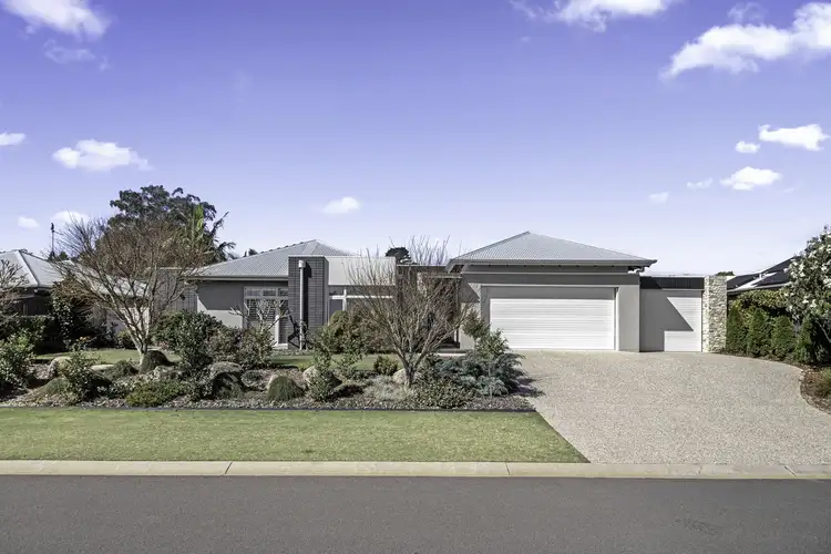 16 Daniells Close, Middle Ridge QLD 4350