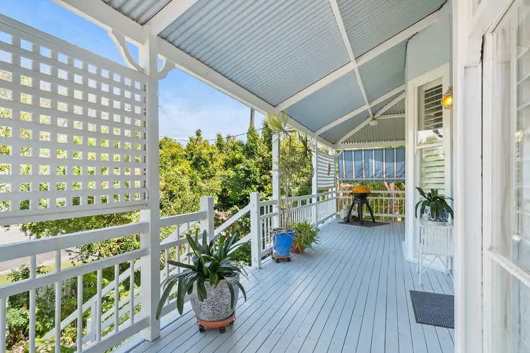 33 Kate Street, Shorncliffe QLD 4017