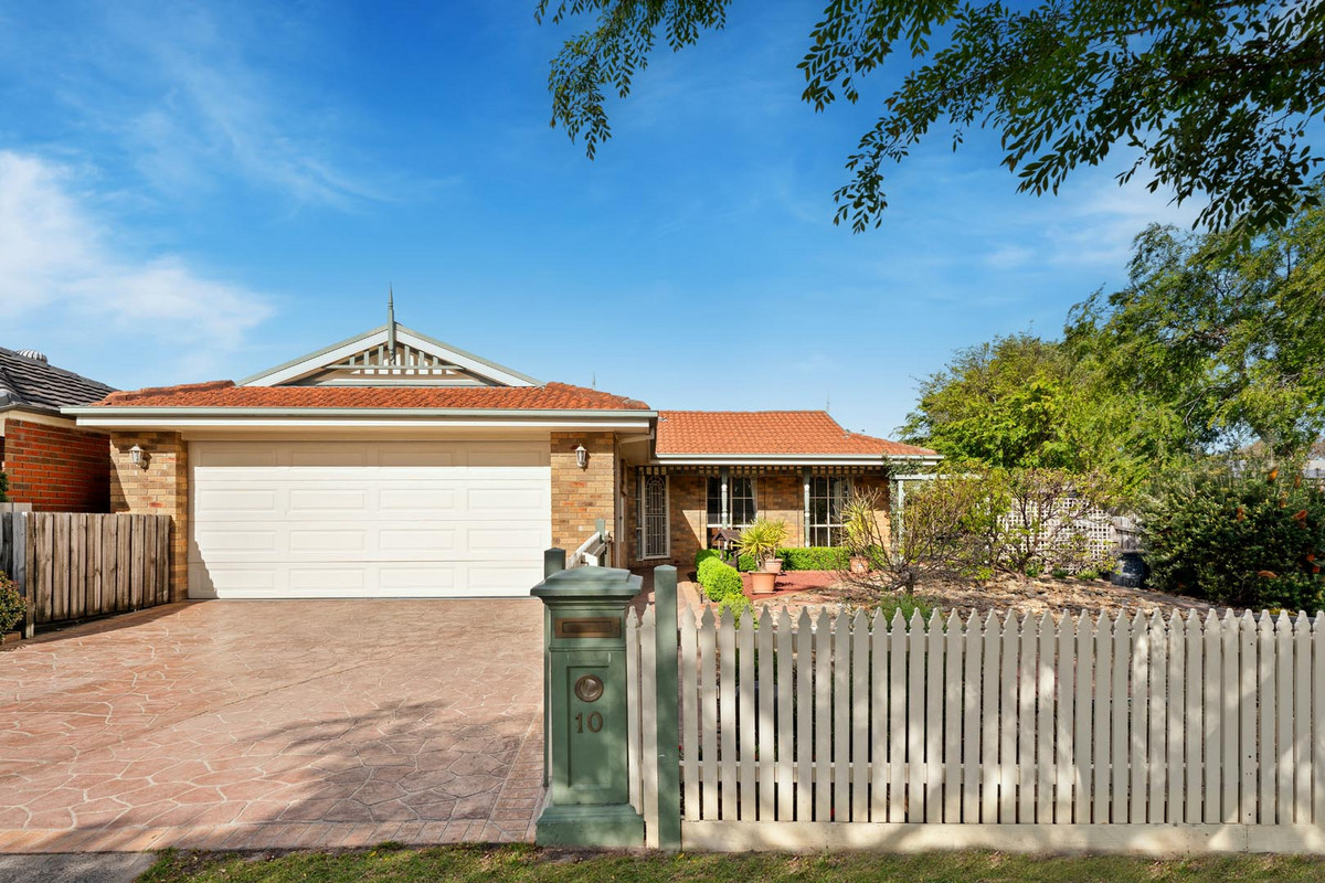 10 Manchester Drive, Skye VIC 3977