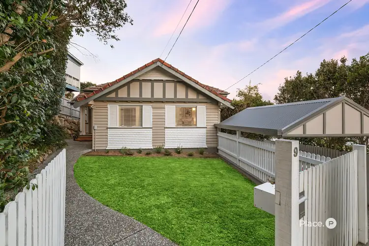 9 Philip Street, Hawthorne QLD 4171