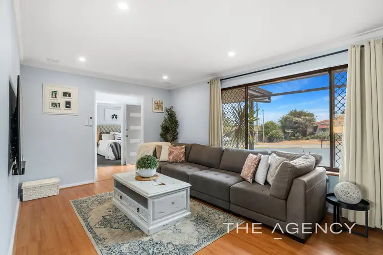 8 Chalfont Way, Swan View WA 6056