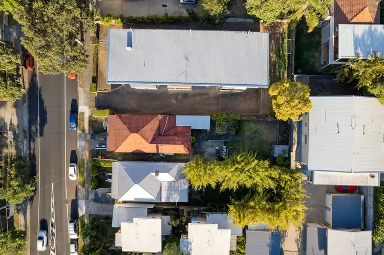 Fifth view of Homely house listing, 10 Lisson Grove, Wooloowin QLD 4030