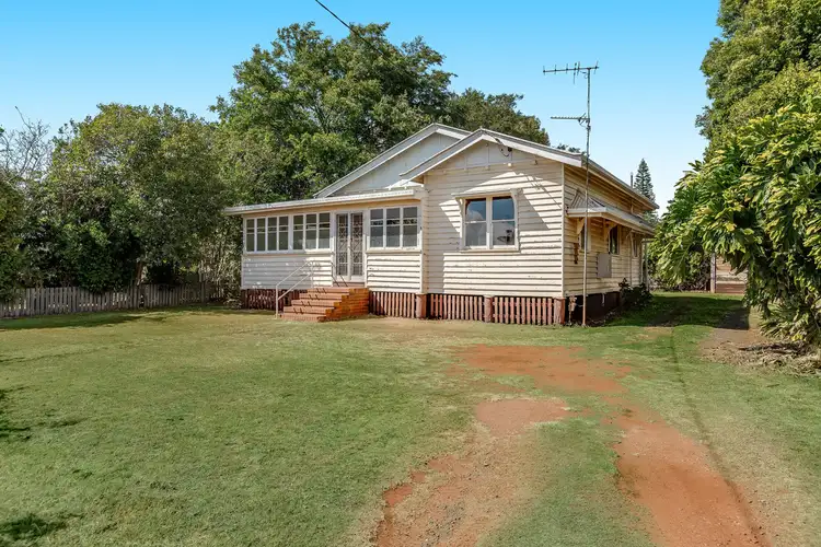 212 Campbell Street, Newtown QLD 4350