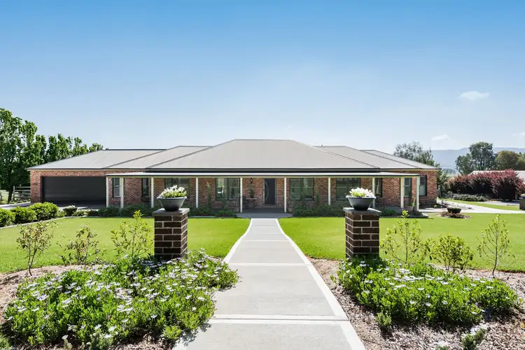 43 Robert Hoddle Grove, Bombira NSW 2850