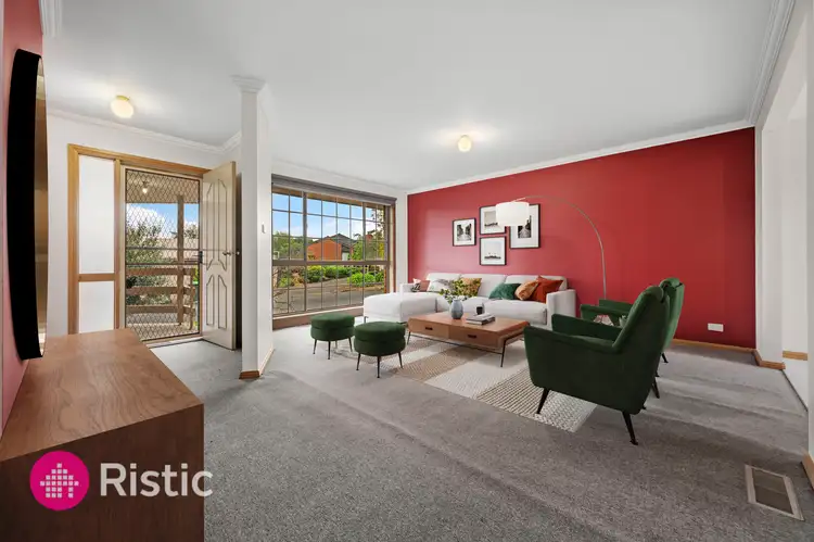 8 Avonmore Close, Mill Park VIC 3082