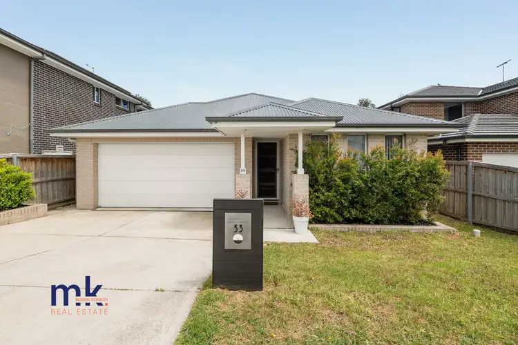 33 Dowie Drive, Claymore NSW 2559