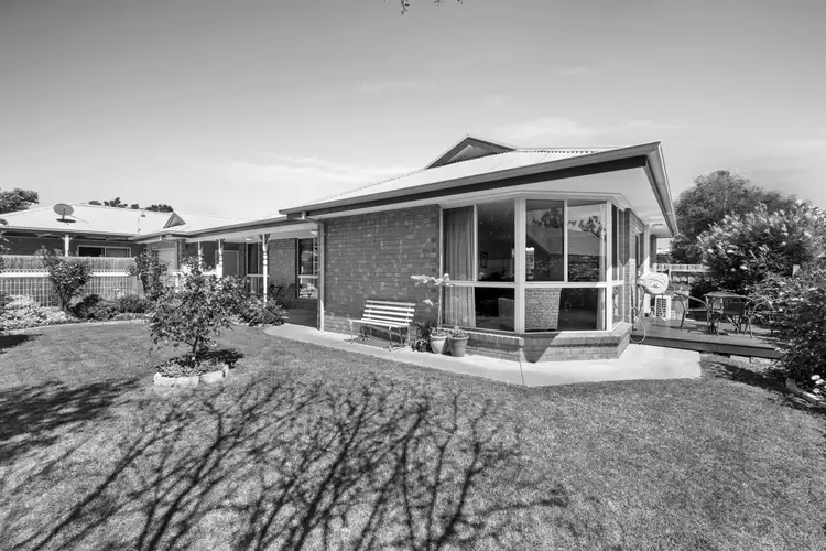 15B Greenaway Court, Sale VIC 3850