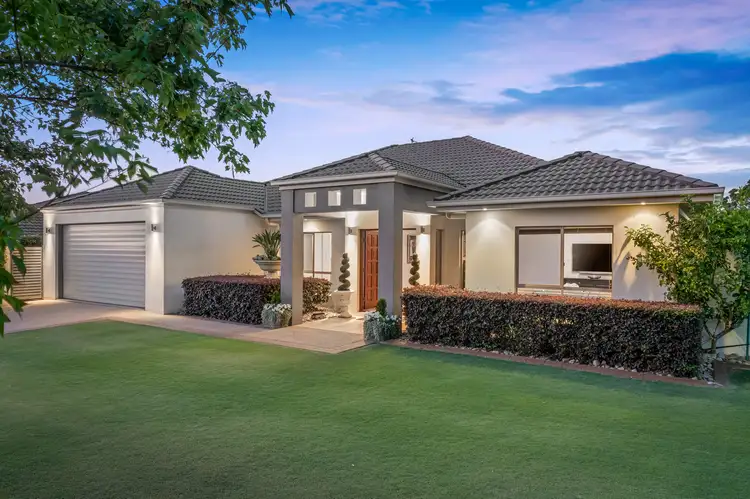 23 Fadden Crescent