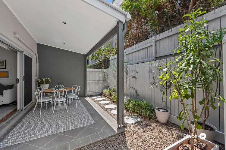 2/27 Birdwood Road, Holland Park West QLD 4121