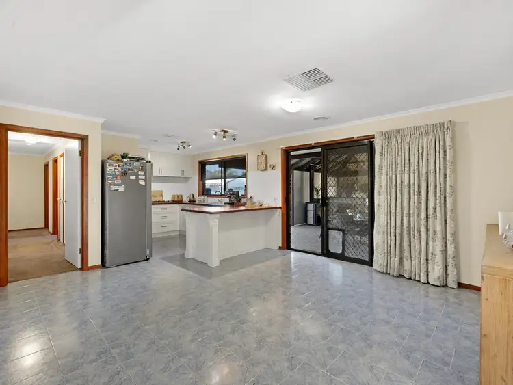 Sixth view of Homely house listing, 8 Milnes Creek Drive, Wangaratta VIC 3677