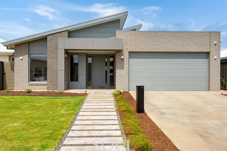 10 Maher Circuit, Griffith NSW 2680
