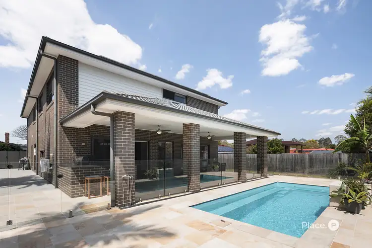 8 Bodian Street, Carindale QLD 4152