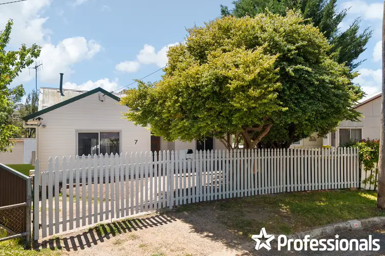 7 Chifley Place, West Bathurst NSW 2795