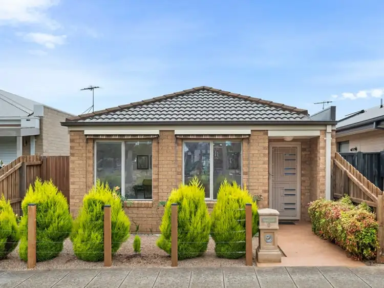 2 Seacrest Walk, St Leonards VIC 3223