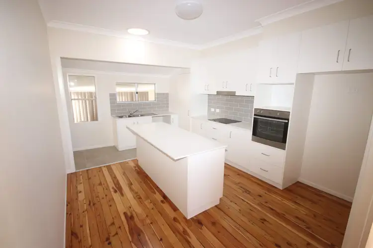 325 James Street, Newtown QLD 4350