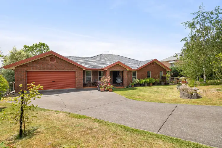 11 Kurung Court West, Gisborne VIC 3437
