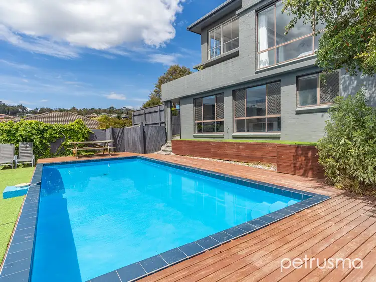 12 Manly Avenue, Lindisfarne TAS 7015