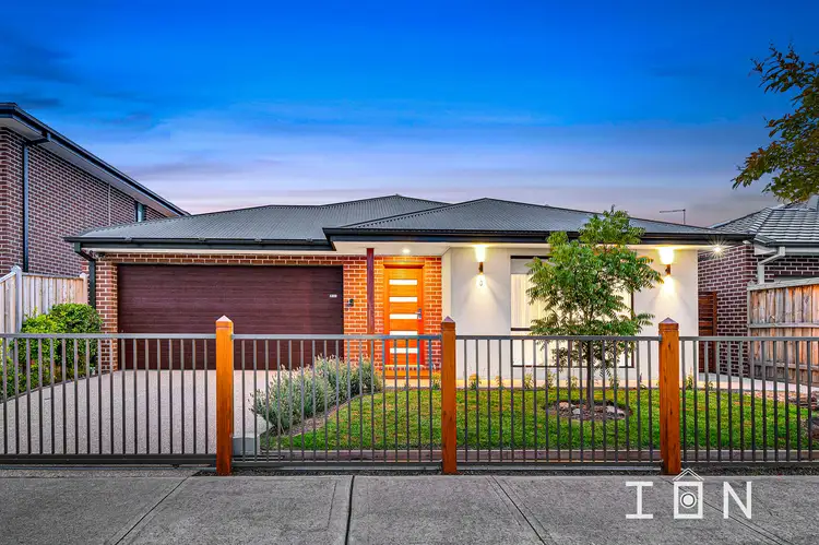 6 Langshan Road, Clyde North VIC 3978