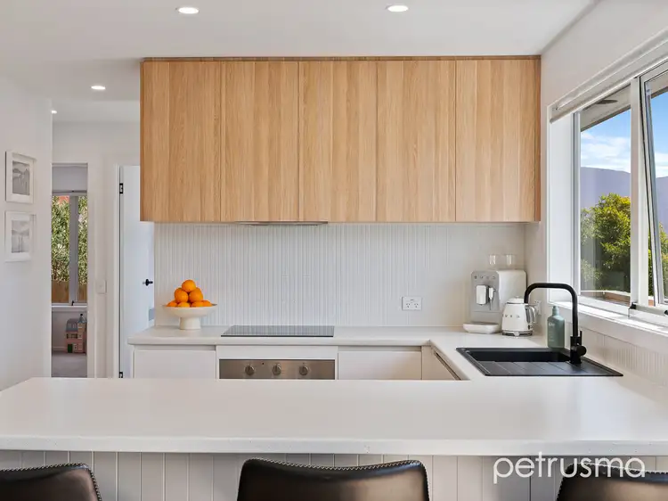 2/220 Cambridge Road, Warrane TAS 7018