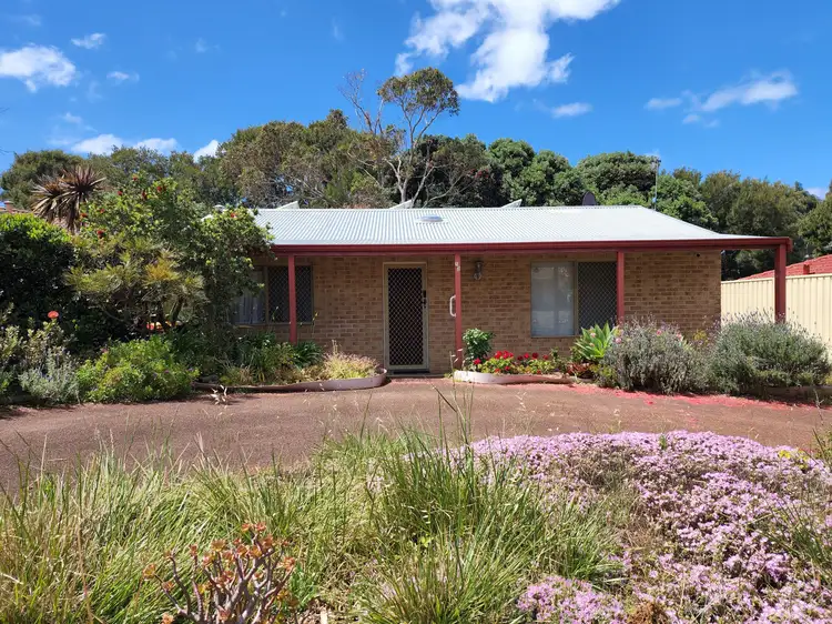 12 Vivian Crescent, Lockyer WA 6330