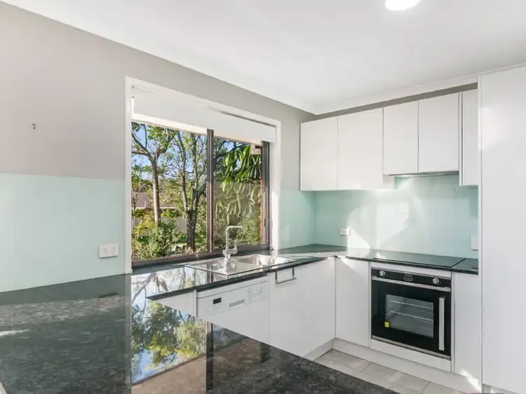 10 Fonda Place