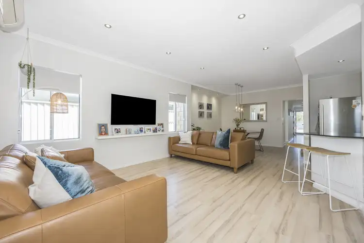 Sixth view of Homely house listing, 21 Comito Bend, Alkimos WA 6038