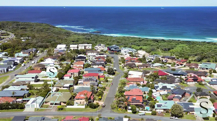 Second view of Homely semi-detached listing, 1/3 Oceanside Drive, Caves Beach NSW 2281