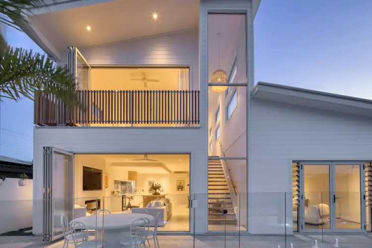 1 Carmel Court, Broadbeach Waters QLD 4218