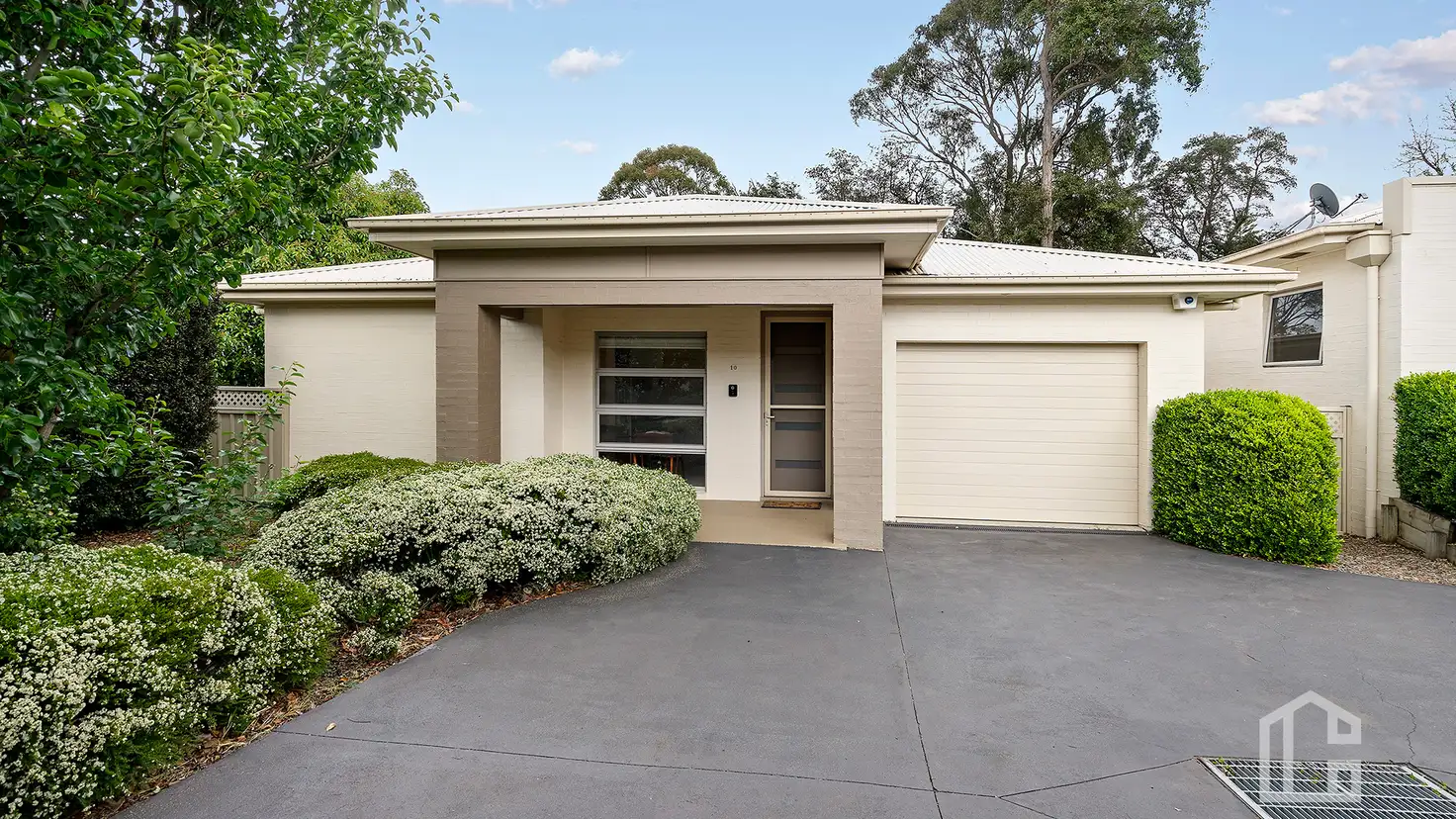 Main view of Homely villa listing, 10/10 Ferndale Avenue, Blaxland NSW 2774