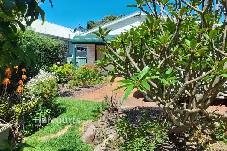 5 Charles Road, Tarrawanna NSW 2518