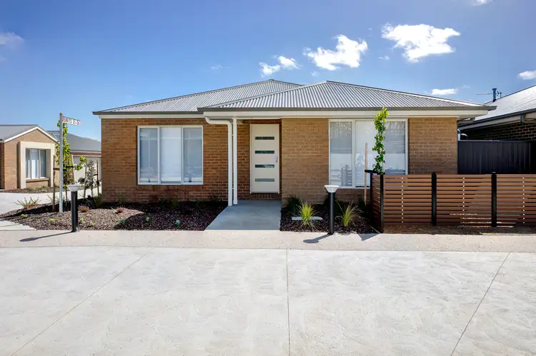 26 Eldenwood Mews, Canadian VIC 3350