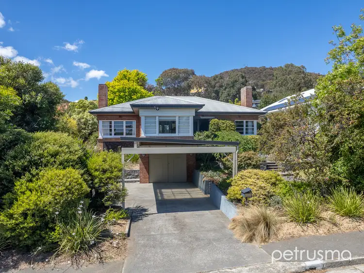27 Loatta Road, Lindisfarne TAS 7015