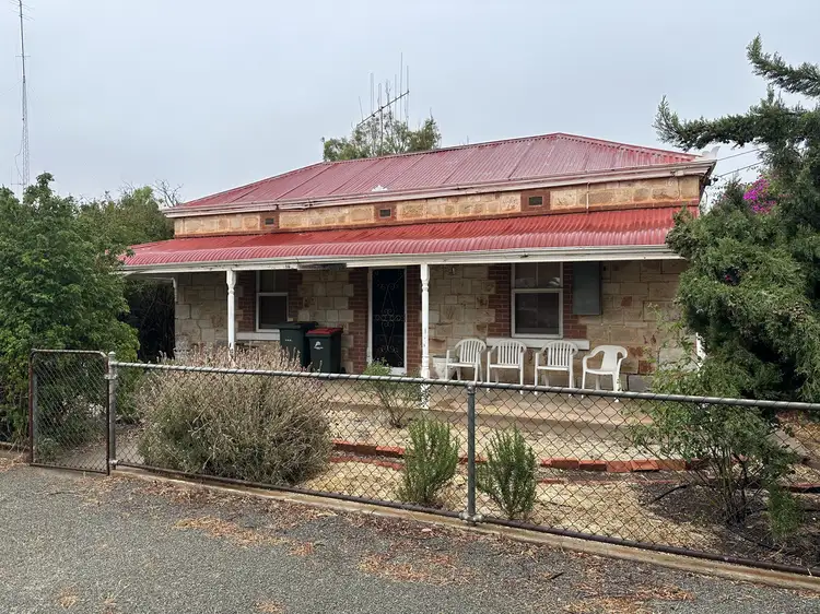 18 Hawker Street, Yacka SA 5470
