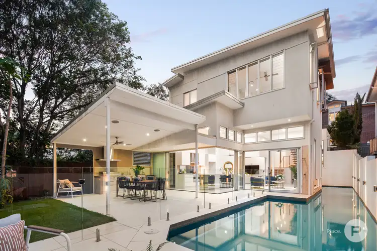 15 Central Avenue, St Lucia QLD 4067