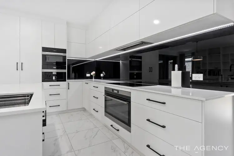 17 Orelia Street, Madora Bay WA 6210