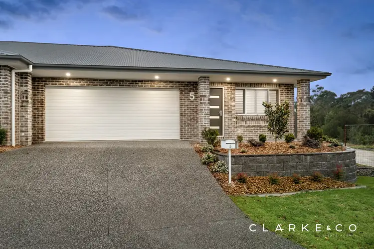 5 Oakland Close, Bolwarra NSW 2320