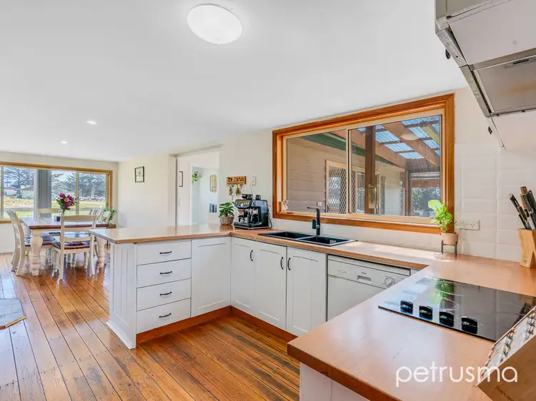 24 Roaring Beach Road, South Arm TAS 7022