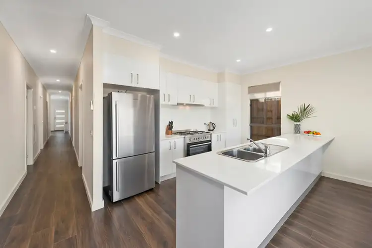 Second view of Homely house listing, 5 Bergamot Way, South Morang VIC 3752