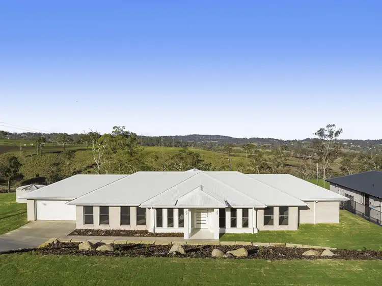 9 Silverleaf Avenue, Mount Rascal QLD 4350