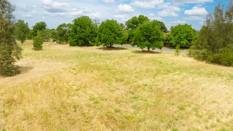 1 Third Avenue, Henty NSW 2658