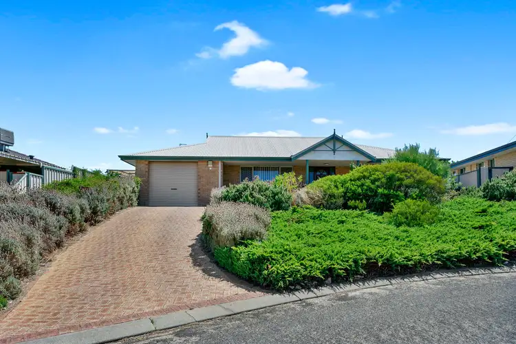 10 Carnoustie Gardens