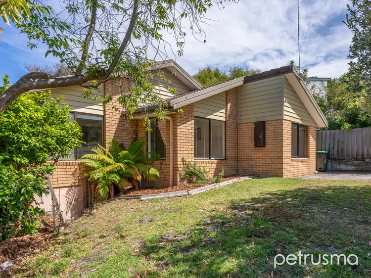 2A Cedar Street, Lindisfarne TAS 7015