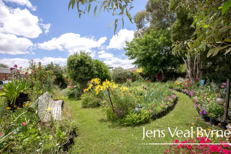 18 Canterbury Street, Brown Hill VIC 3350