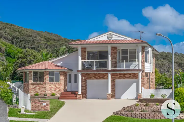 210 Caves Beach Road, Caves Beach NSW 2281