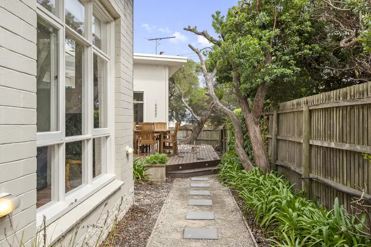 64 Fellows Road