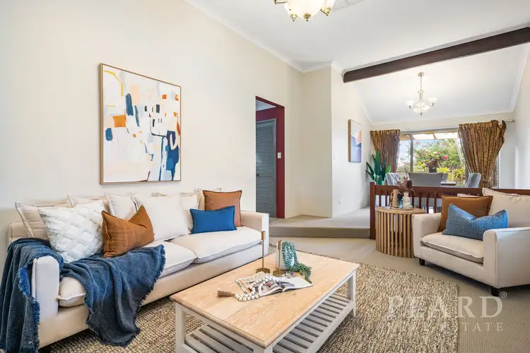 5 Lakeside Drive, Thornlie WA 6108