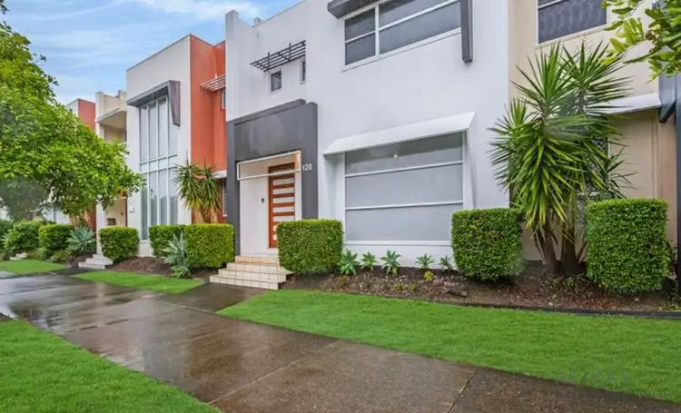 6 Lonsdale Place, Varsity Lakes QLD 4227
