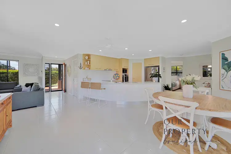 25 Chantelle Circuit, Coral Cove QLD 4670