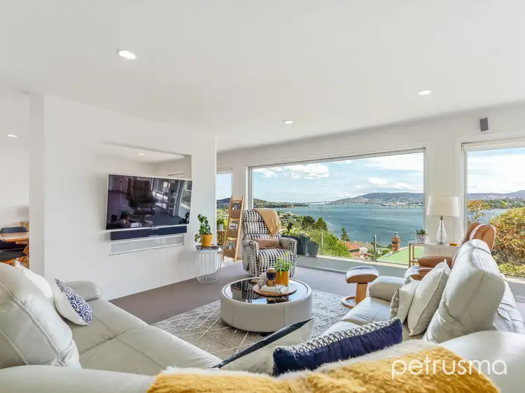 154 Derwent Avenue, Lindisfarne TAS 7015