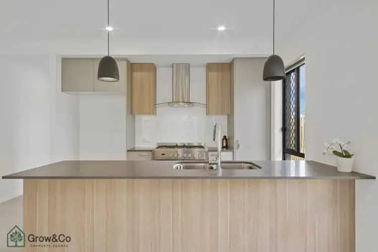 16 Oxford Drive, Flagstone QLD 4280